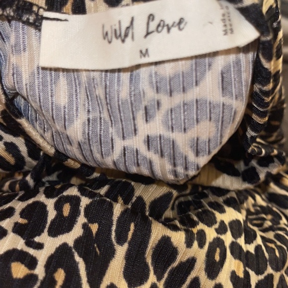 Leopard long sleeve polyester and spandex - Picture 2 of 2